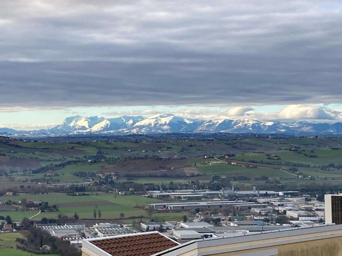 Rosso Di Sera Castelfidardo Bagian luar foto